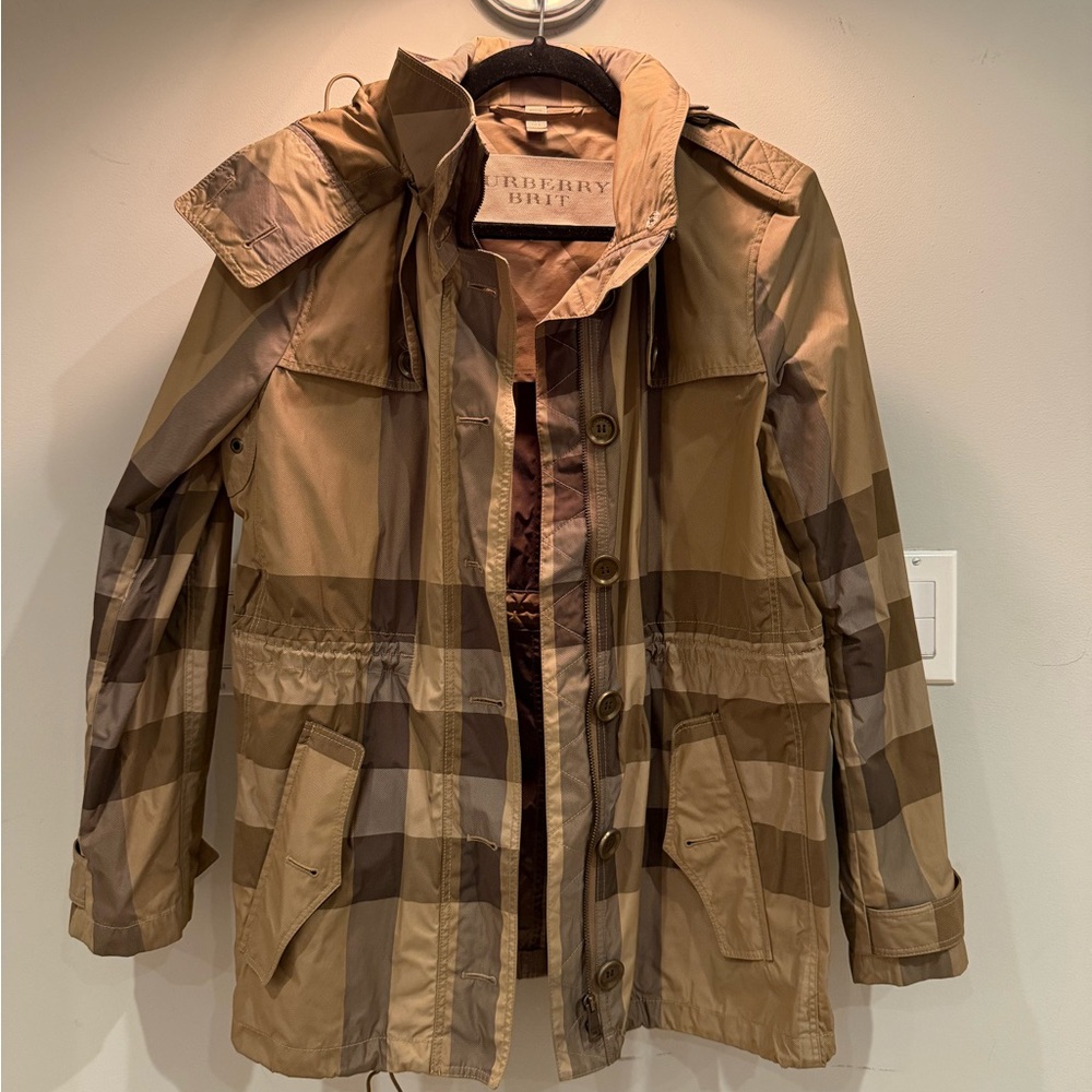 Burberry Brit Beige Buttoned Jacket